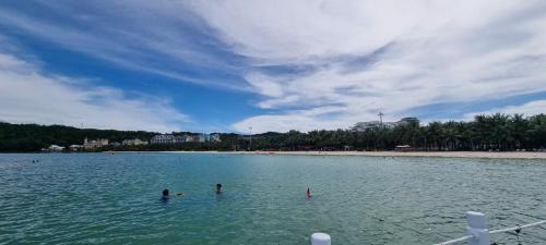 Khem Beach Villa | Sunrise Villa bãi Khem - biệt thự 4 phòng ngủ, 5 phòng tắm, thang máy riêng, máy giặt và sấy đồ, bếp với đầy đủ dụng cụ ăn uống, đồ dùng nấu ăn