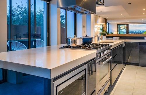 Elwood Apartment | Sunset Boulevard by Property Mums