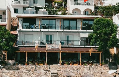 Qeparo House | Sunset Boulevard Rooms