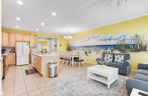 Sunset Island House | Sunset Island Townhouse w/AC, W/D, WiFi, Shared Pools