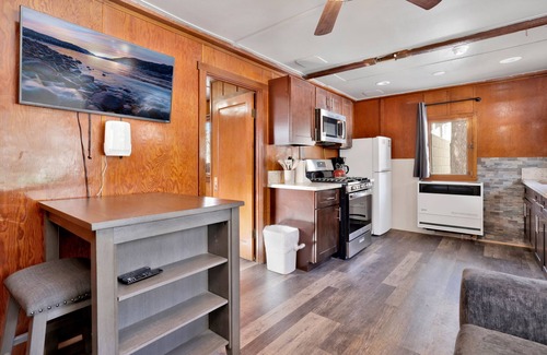 Big Bear Lake Cabin | Sunset Lakeside Couples Cottage at Big Bear Lake