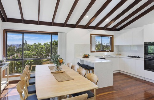 The Entrance House | SUNSET ON VIEW - COASTAL SETTING WITH POOL