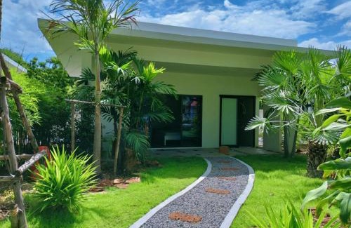 Bueang Sam Phan Resort | Sunset resorts and bar