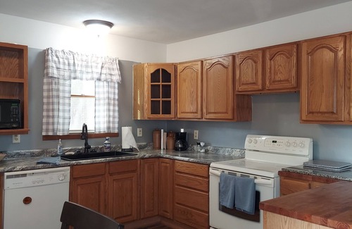 Albany Apartment | Sunset retreat 2 bedroomnOverlooking river and sunsetsnpool and hottub. Remodel