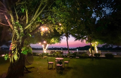 Thuan An House | Sunset Side Villa (Saigon River View)