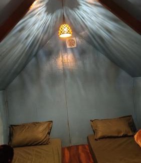 Old Manali Bed & Breakfast | Sunshine Cafe