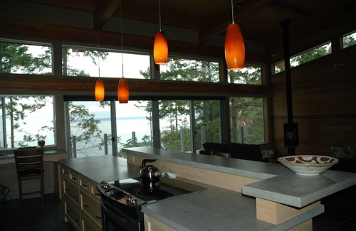 Lund House | Sunshine Coast Gem : Close to Savary Island with conveniences of the Mainland