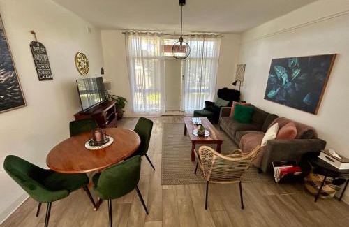 Brahma Lodge Apartment | Sunshine Four