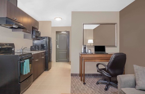 Athabasca Hotel | Super 8 by Wyndham Athabasca AB