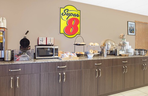 Athabasca Hotel | Super 8 by Wyndham Athabasca AB