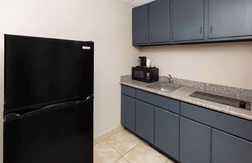 Buffalo Hotel | Super 8 by Wyndham Buffalo