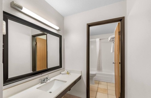 Dumfries Hotel | Super 8 by Wyndham Dumfries/Quantico