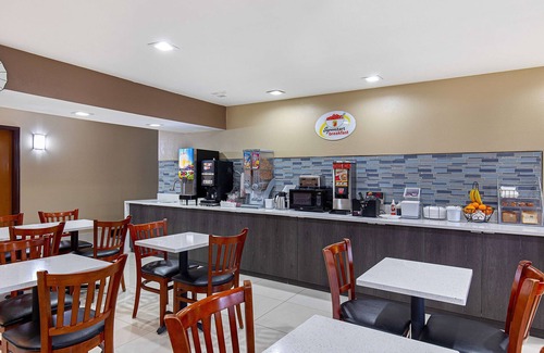 Eddyville Hotel | Super 8 by Wyndham Eddyville/Kuttawa