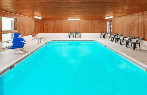 Lincoln Hotel | Super 8 by Wyndham Lincoln