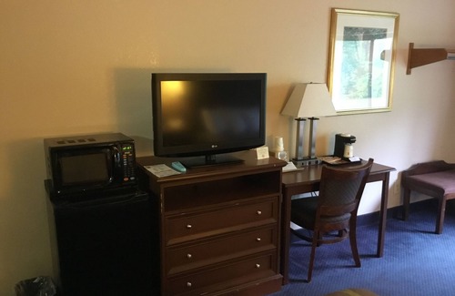 Manchester Hotel | Super 8 by Wyndham Manchester Airport