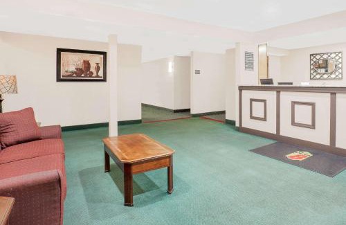 Scotchtown Hotel | Super 8 by Wyndham Middletown