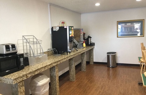 Scotchtown Hotel | Super 8 by Wyndham Middletown