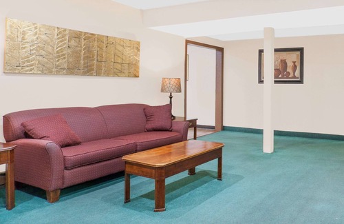 Scotchtown Hotel | Super 8 by Wyndham Middletown