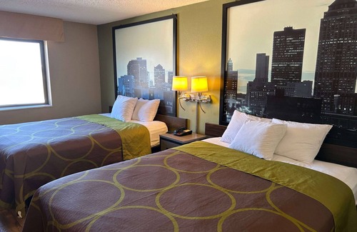 Perry Hotel | Super 8 by Wyndham Perry IA