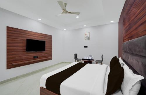 Sector 27 Hotel | Super Collection O Sector 18 Metro station