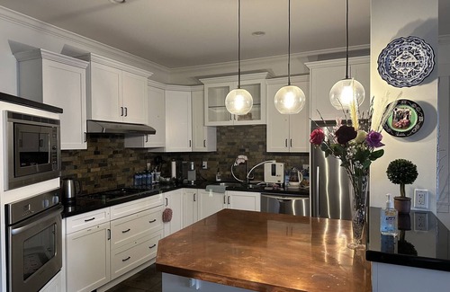 Delta House | Super Cozy 5 Bedroom Entire House in Ladner