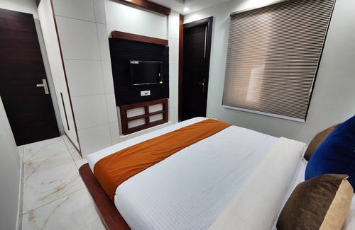 Sanjauli Bed & Breakfast | Super Deluxe Room - Shimla Hills - View- King-sized Bed, Parking, Food