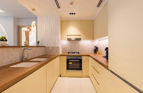 Trade Centre 1 Apartment | Super Luxury 3 Bed Apartment - 3 mims to Dubai Mall. WiFi & AC