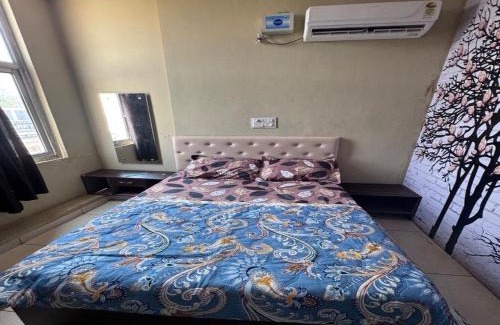 Patiala Hotel | Super OYO 87047 Blossom inn