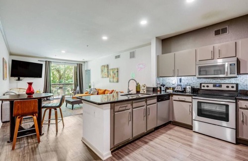 Bouldin Apartment | Super Stylish, Spacious, Fun and Best Location!