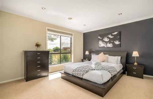 Gungahlin House | Superb 3BR Townhouse near Town Centre - Hosted by Canstay