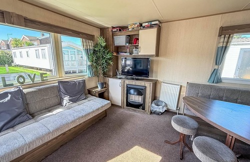 Caister-on-Sea House | Superb 8 berth caravan, close to amenities at Caister Beach ref 30073F