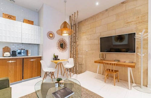 Hotel de Ville - Quinconces Apartment | Superb bright and charming Bordeaux flat with terrace