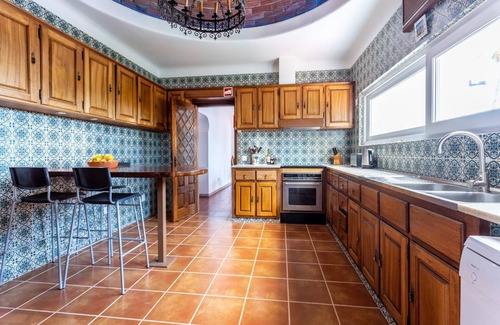 Alporchinhos Villa | Superb Carvoeiro Villa | Villa Alegria do Sul | 7 Bedrooms | Perfect for Larger.
