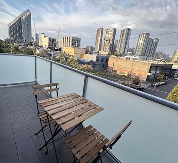 Port Melbourne Apartment | Superb City Views - Apartment, work or just relax!