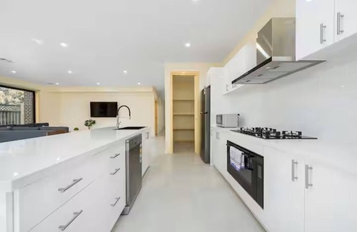 Westmeadows House | Superb Family Home, 6 Mins to Melbourne Airport, 18km from Melbourne CBD