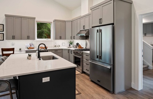 Sandpoint House | Superb Family Home | Golf | Wildlife | Hot Tub