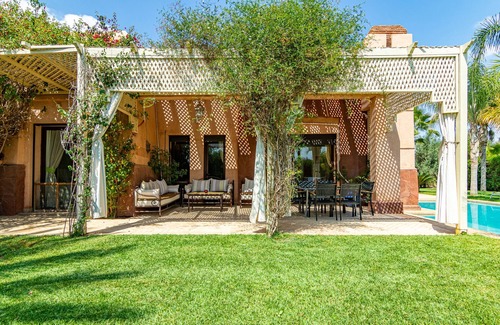 Oulad Hassoune Villa | Superb Villa 6p, Heated Pool 8x4m & Garden not overlooked, FAMILY ONLY