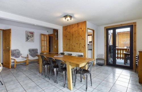 Les Eucherts Apartment | Superbe Duplex Savoyard pour 13 pers. avec Cheminée et Balcons, à 300m des Pistes - FR-1-398-616