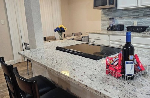 Fort Worth House | SUPERHOST. Luxury home in Haltom n City! Baby Crib,Near Lake, Parks &Golf course