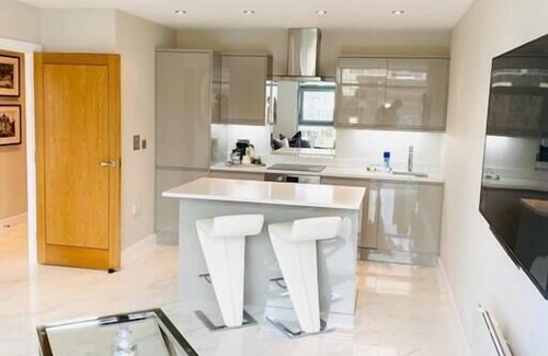 Cardiff City Centre Apartment | Superior Apartment In Cardiff City Centre