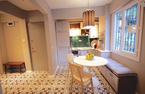 Gumussuyu Mahallesi Apartment | Superior refurbished flat in the heart of Istanbul