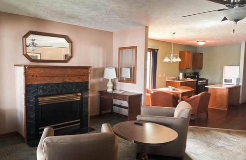 Golconda House | Superior Suite w/Full Kitchen on the Bluff