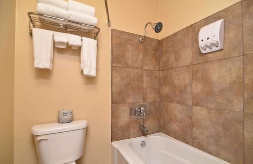 Falcon Lake Estates Hotel | SureStay Hotel by Best Western Zapata
