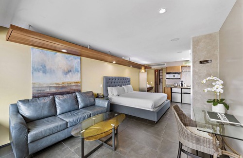 Laguna Beach Hotel | Surf, Swim and Relax: Beach and Comfort at Our Hotel! 7