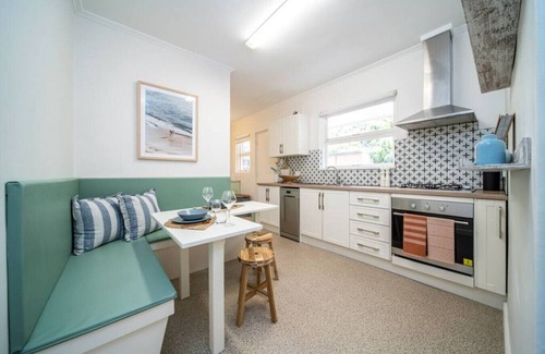 Somerton Park Apartment | Surfs Up @ Somerton Park with Wifi & BBQ