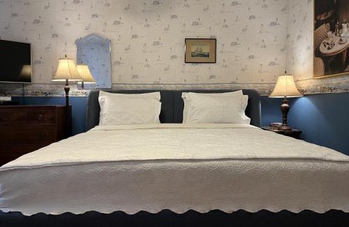 Queensland Hotel | Surfside Inn