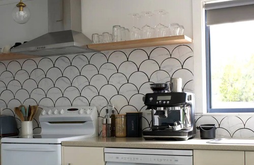 Surveyors Bay Cottage | Surveyors Cottage - a quiet retreat by the sea