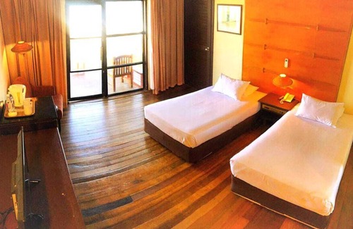 Kampung Ru Tapai Hotel | Sutra Beach Resort