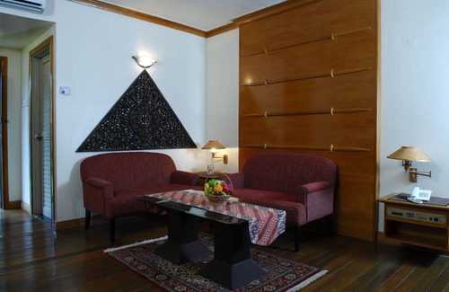 Kampung Ru Tapai Hotel | Sutra Beach Resort