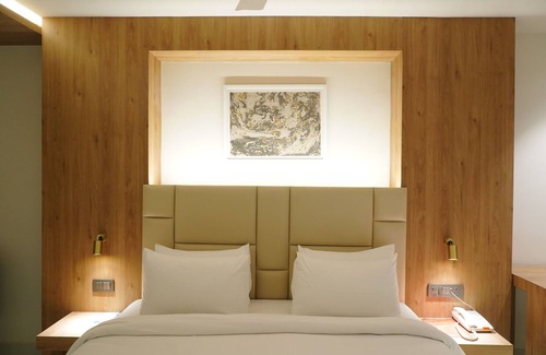 Vizianagaram Hotel | SVN Lake Palace